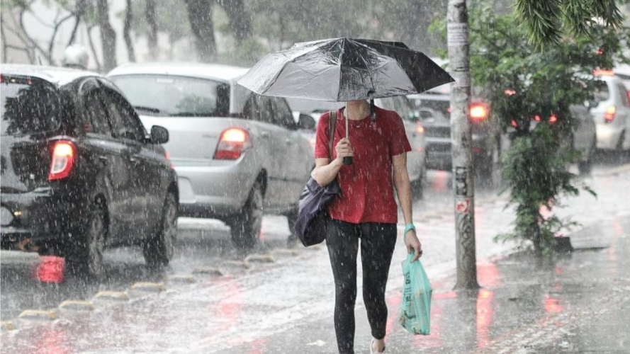 Inmet divulga alerta amarelo de chuvas para 51 cidades capixabas