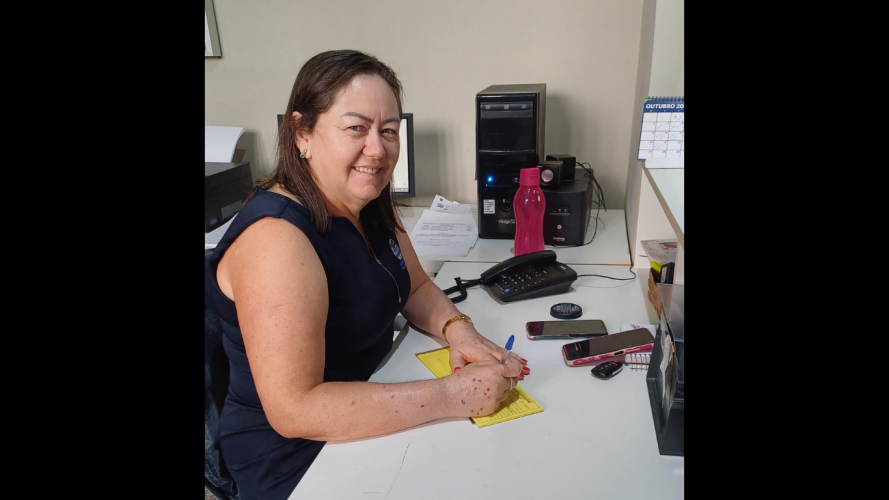 Linhares despede-se de Aparecida Bueno, secretária da paróquia Nossa Senhora da Conceição