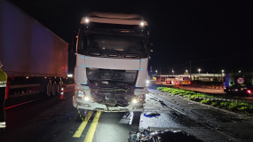 Colisão entre moto e caminhão matou duas pessoas em Linhares