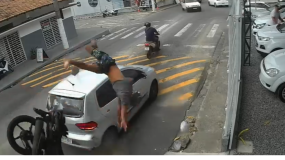 Motociclista fica ferido ao bater na traseira de carro em Linhares