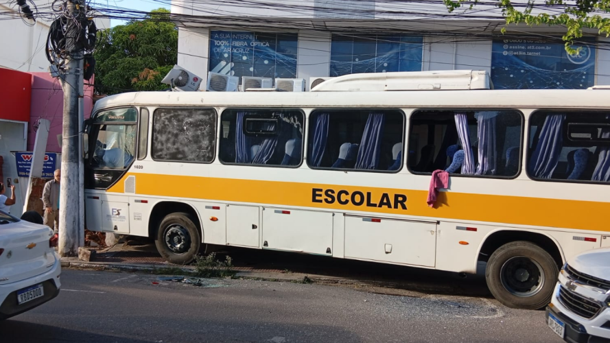 Motorista de ônibus escolar morreu ao passar mal no centro de Aracruz