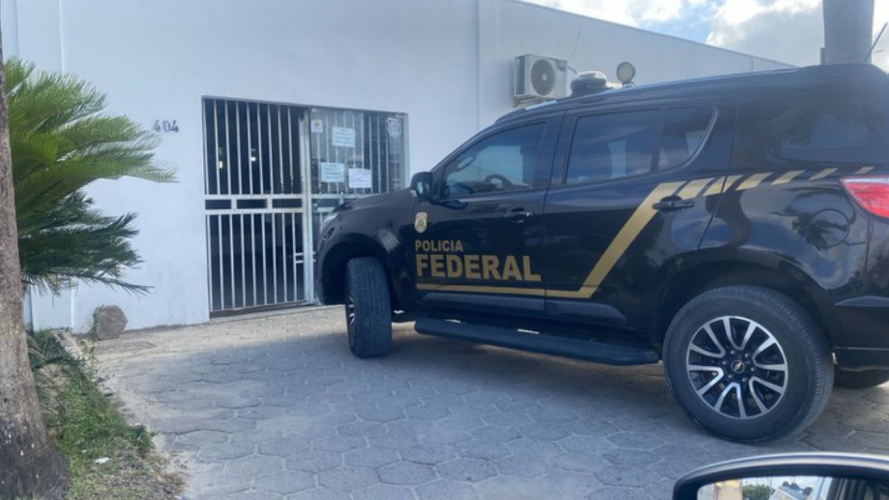 PF cumpre mandados contra fraudes no Forró Tábua Lascada, em Pedro Canário