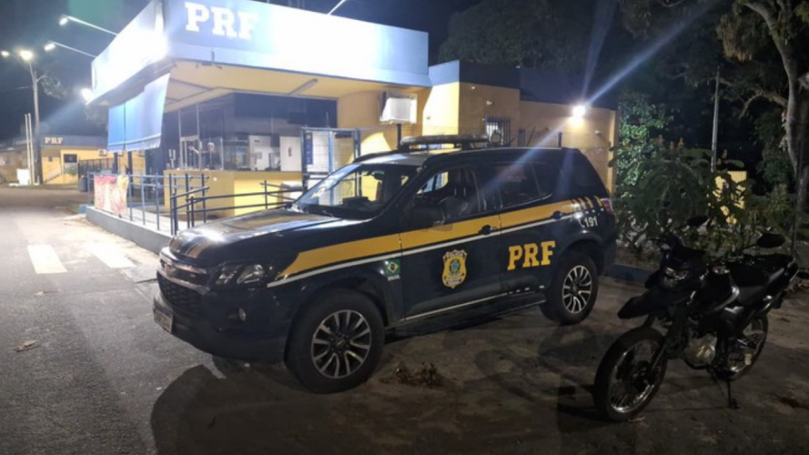 PRF recupera moto roubada em Linhares e prende suspeito