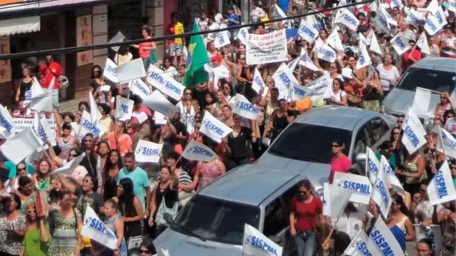 Protesto de servidores públicos de Linhares contra baixo reajuste dos salários